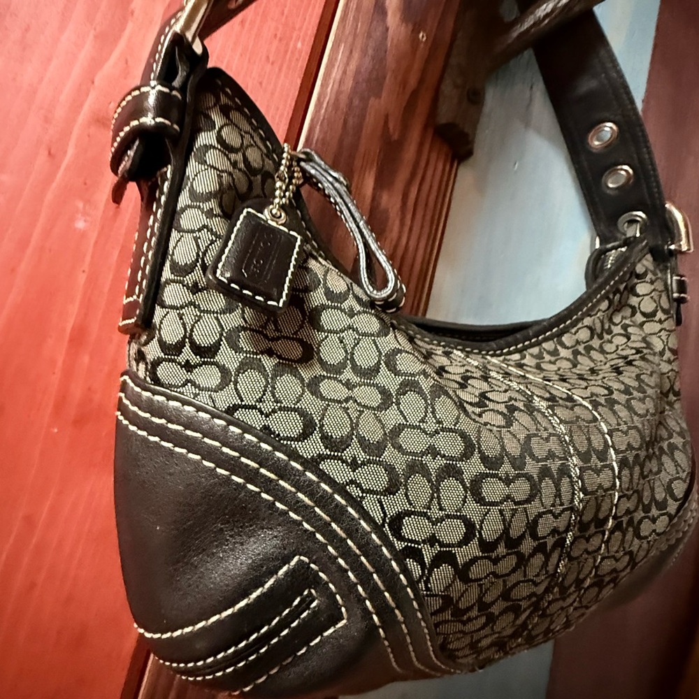 Vintage Coach Mini hobo shoulder bad. In excellent condition. 🔥🔥🔥🔥🔥
